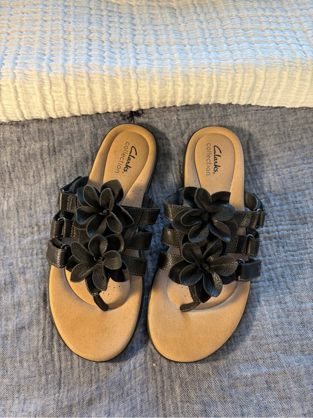 Clark’s Women's Elizabelle Mae Slip On Embellished Strappy Sandals Size 8